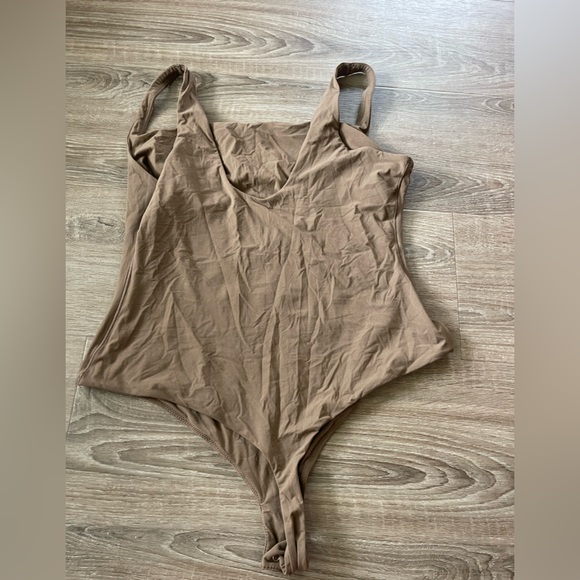 SKIMS Fits Everybody Bodysuit - Square Neck Thong Body suit - XL - Picture 5 of 6